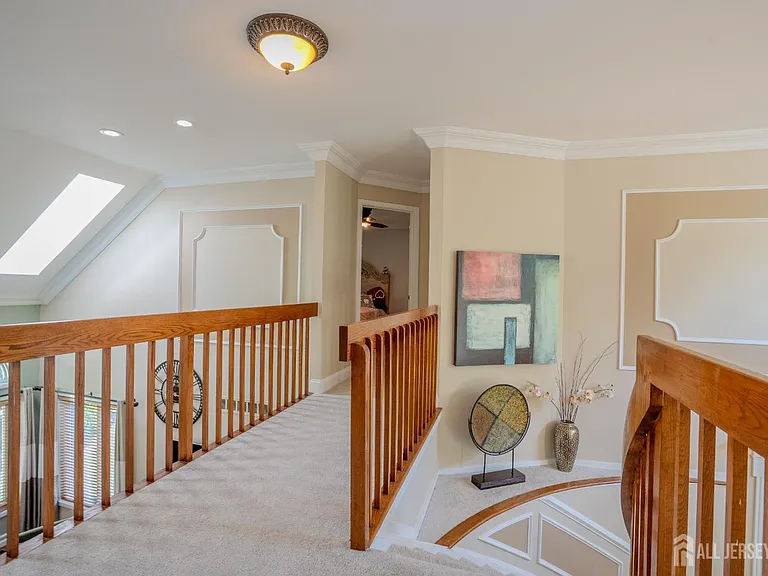 61 Amherst Way — Photo 41