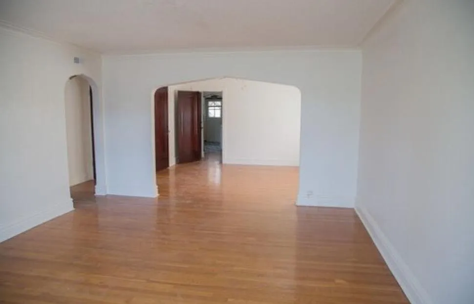 1 bed, 900 sqft, $1,200 — Photo 3