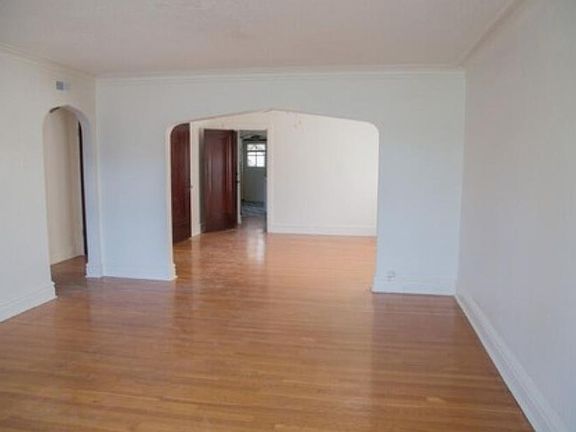 3rd image of 7527 Buckingham Dr