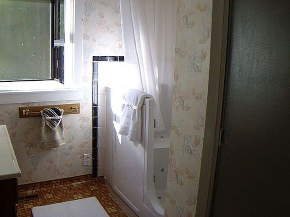 Handicap Tub + Stall Shower