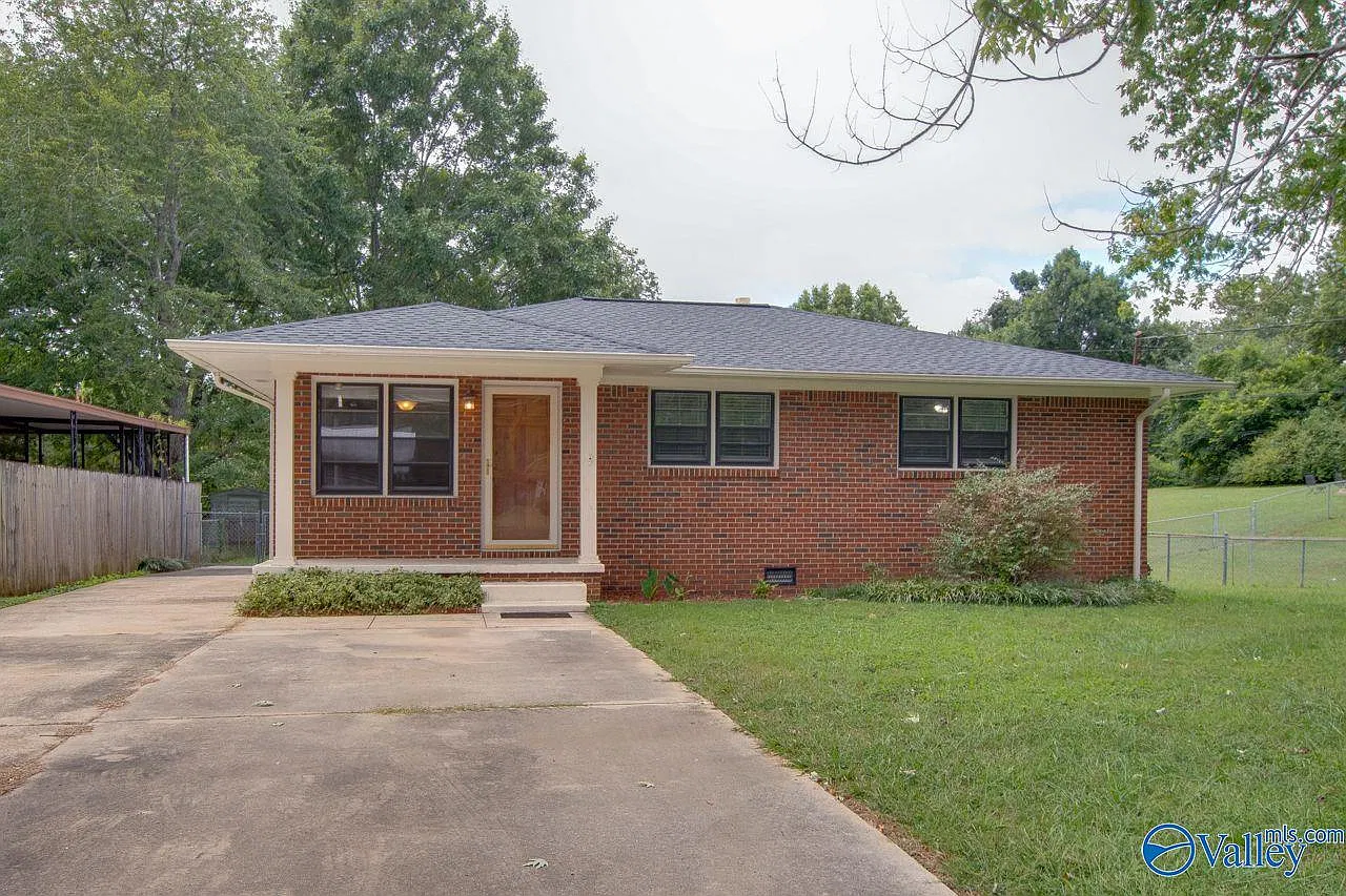 3 bed, 1.0 bath, 1095 sqft, $1,500 — Photo 1