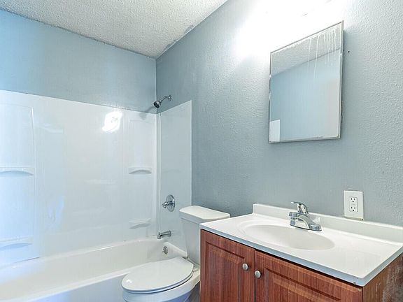 5th image of 728 W 68th St