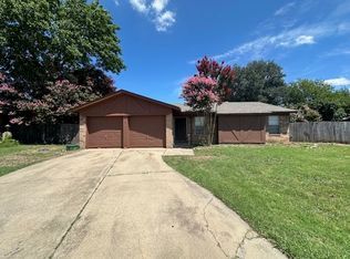 512 Mesa Ct, Saginaw, TX 76179