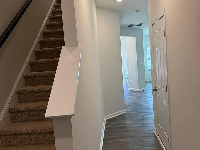127 Starlight St — Photo 2
