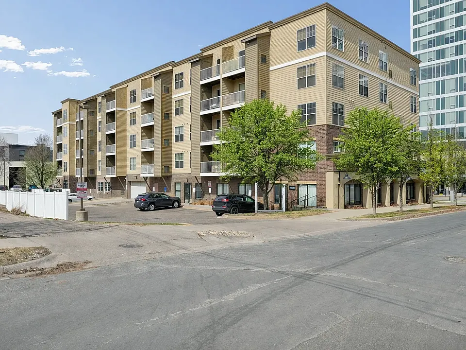 2900 University Ave SE #300