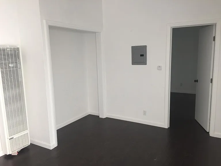 2415 S Ridgeley Dr — Photo 12