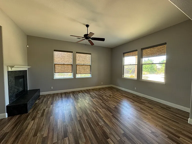 3514 Barclay Sq — Photo 6