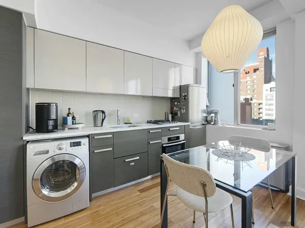 505 West 47th Street image 5 of 6