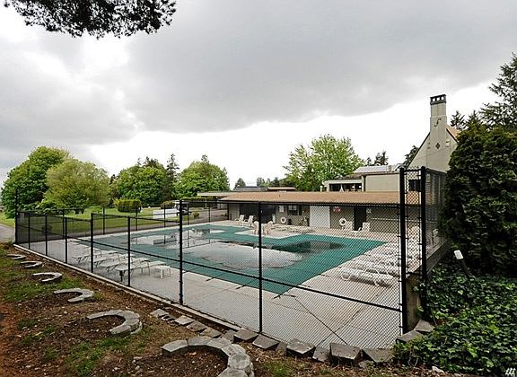 5th image of 10631 Glen Acres Dr S #10631