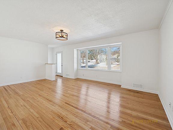 2nd image of 2609 Somerset Ln
