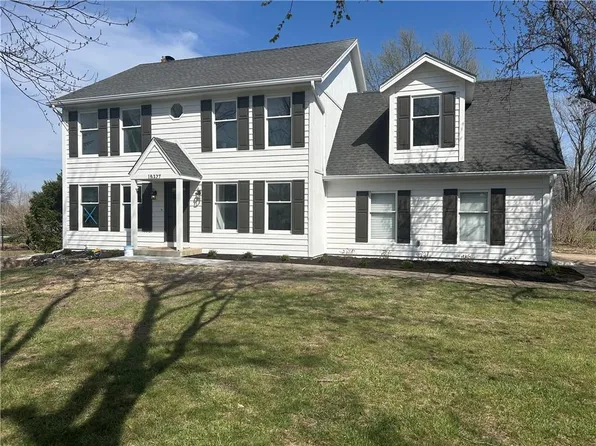 15327 Oakmont St, Overland Park, KS 66221