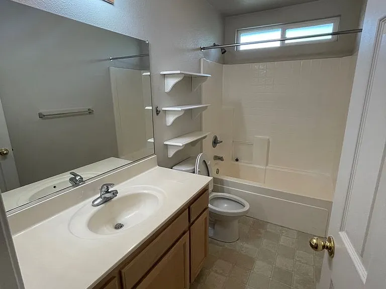 66 N Valley Ct — Photo 12