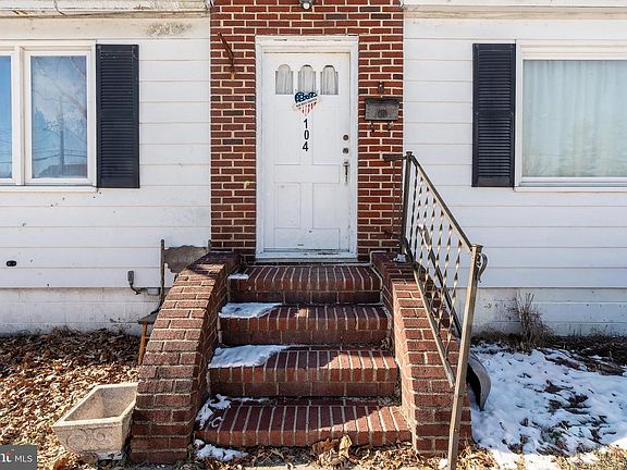 4th image of 104 S Pearl St #S