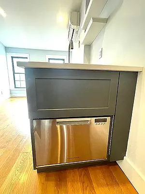 Rented by Pear NYC LLC | media 28