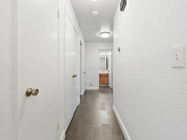 301 Goldrun Dr — Photo 7