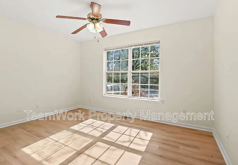 131 Boone St — Photo 5