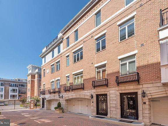2nd image of 626 Ponte Villas S #149