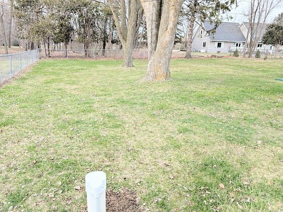 4th image of 940 S Van Dyke Rd