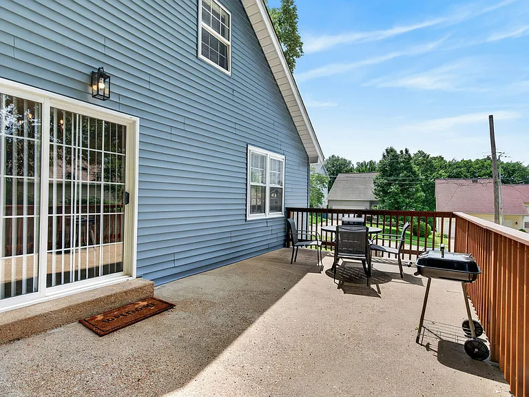 16 Lansing Ave — Photo 38