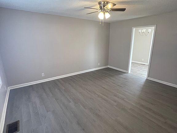 3rd image of 1204 Carol Dr