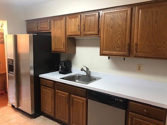 2nd image of 25 Hampshire Dr #2