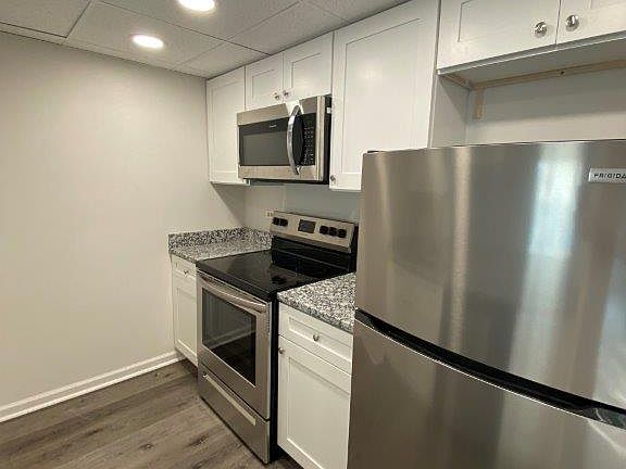 2nd image of 206 W Division St APT I