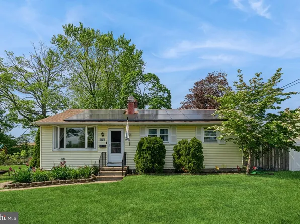 421 Hubbs Dr, Palmyra, NJ 08065