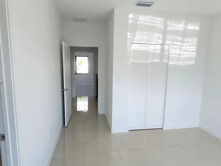 110 NW 11th Ct — Photo 14