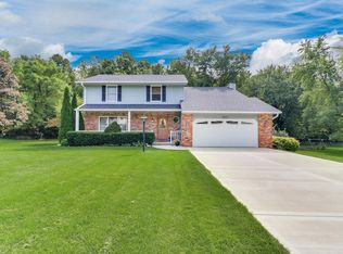 9371 Orion Dr, Bloomington, IL