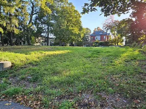 10 Lagrange St, Worcester, MA 01610