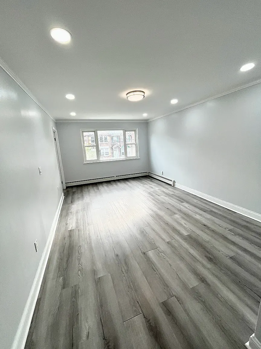 285 West 234th Street — Photo 4