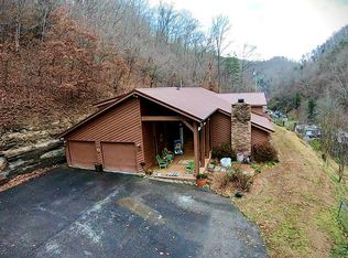 822 Sugar Camp Rd, Robinson Creek, KY 41560