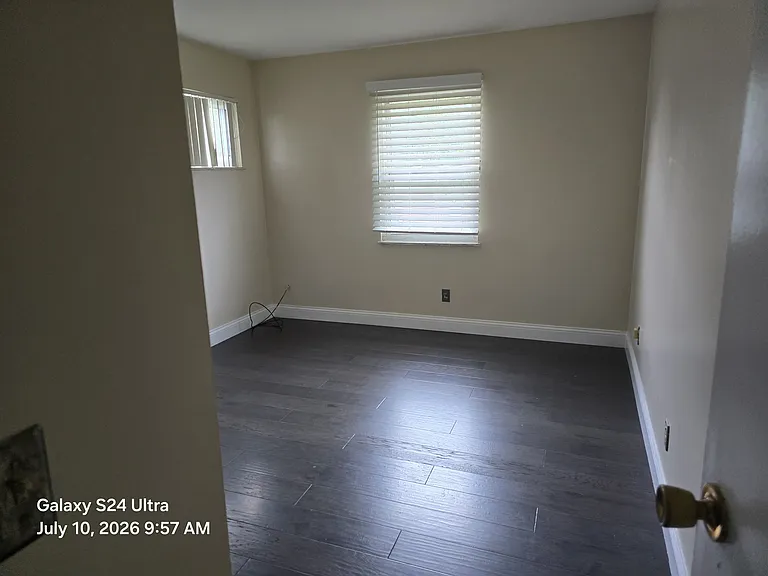 950 Halesworth Dr — Photo 2