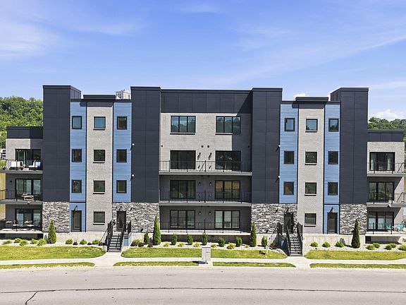 2nd image of 745 Manhattan Blvd #303
