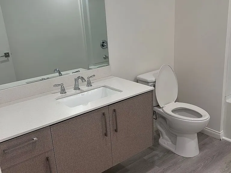 V on Victory Apartments — Photo 39