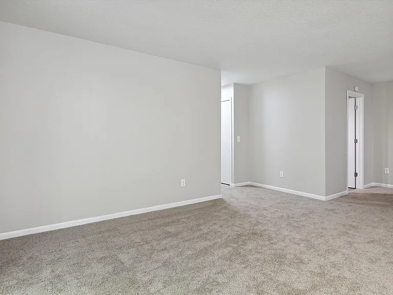 Hunter's Pond Apartments — Photo 17