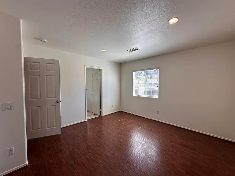 23424 Caliente Springs Ave — Photo 11
