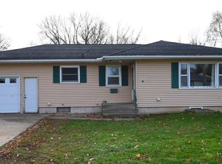 204 Line St, Manchester, IA 52057