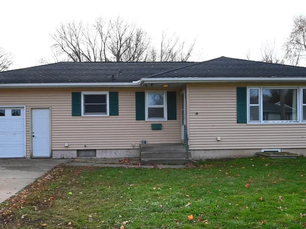 204 Line St, Manchester, IA 52057