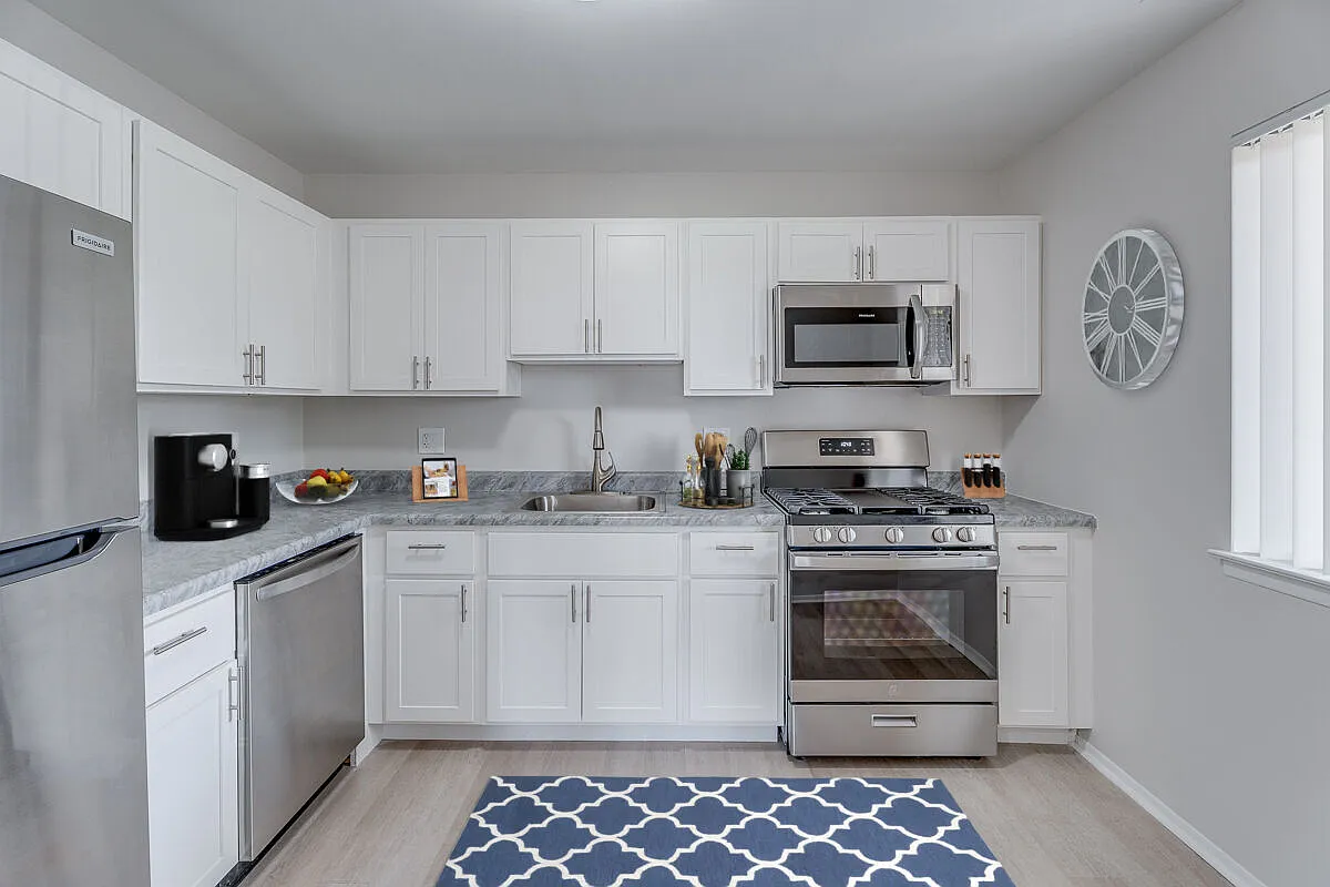 Stoneybrooke Apartments — Photo 2