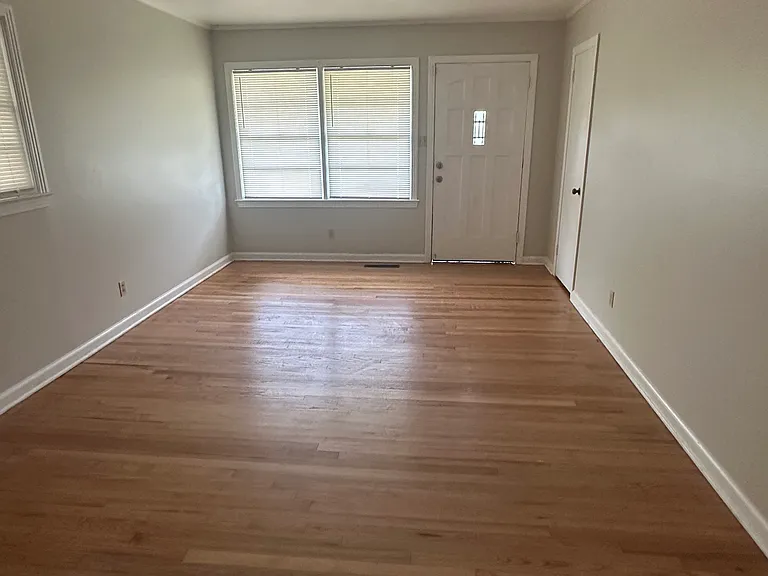 1801 Winston Dr — Photo 2