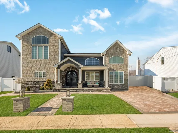 42 Sandy Lane, Massapequa, NY 11758