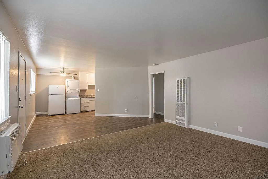 Rosewood Gardens Apartments — Photo 3