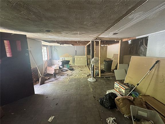 2nd image of 371 Garner Run Rd