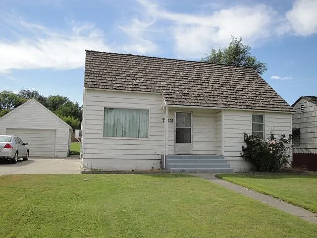 502 Crescent Dr photo 1