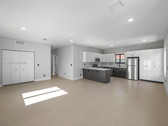 5th image of 601 NW 3rd Ave
