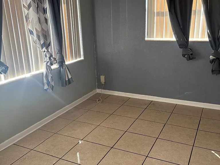 2105 Edwin St NE — Photo 16