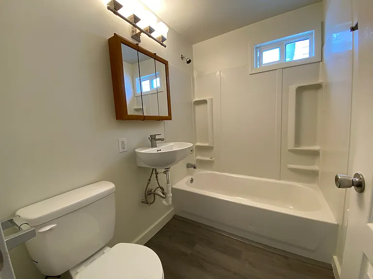 1708 Houston Ave — Photo 9