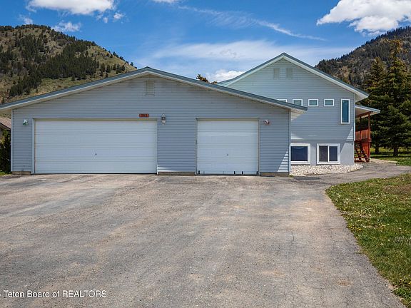 3rd image of 385 Hardman Rd