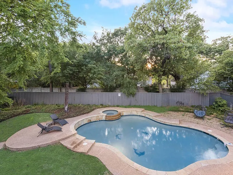 1206 Kendolph Dr — Photo 3